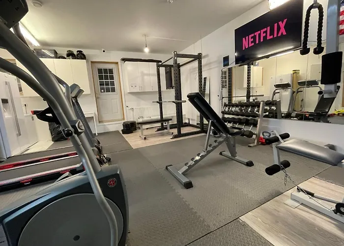 4-Bedroom Villa With Private Gym And Hot-Tub